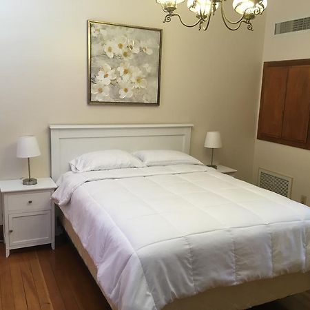 Hotel Burgess Reedley Екстер'єр фото