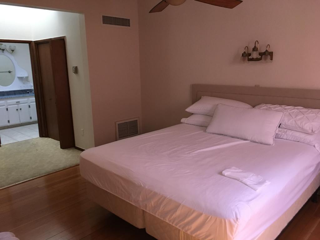 Hotel Burgess Reedley Екстер'єр фото