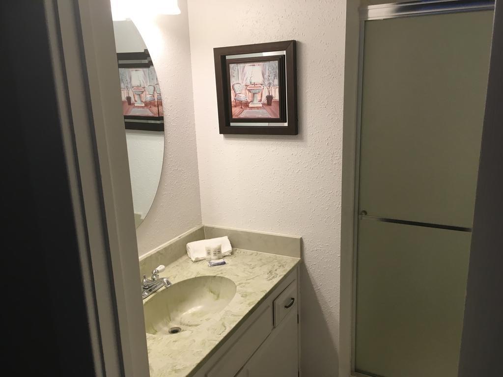 Hotel Burgess Reedley Екстер'єр фото