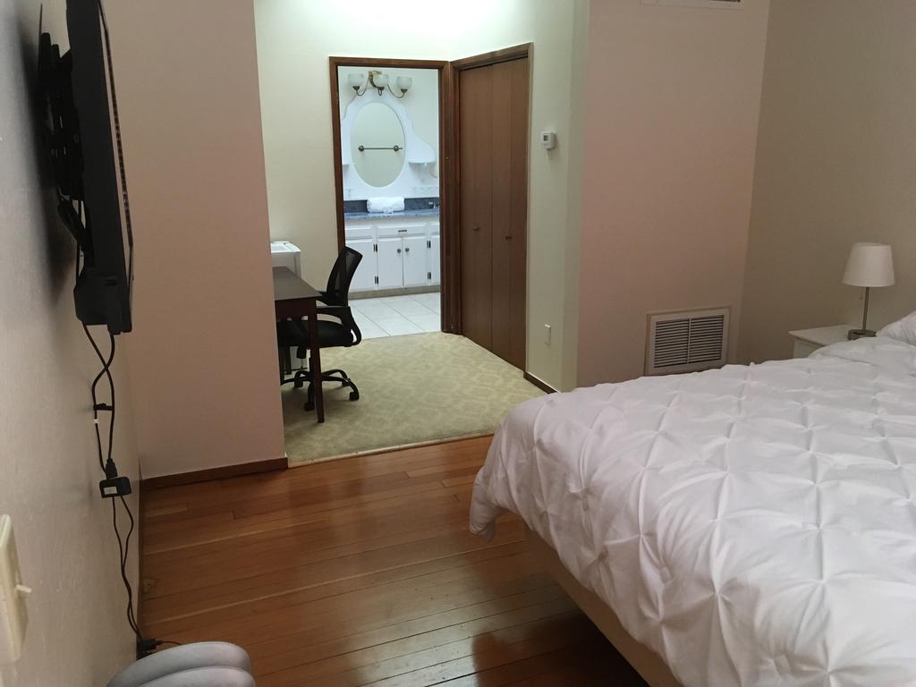 Hotel Burgess Reedley Екстер'єр фото