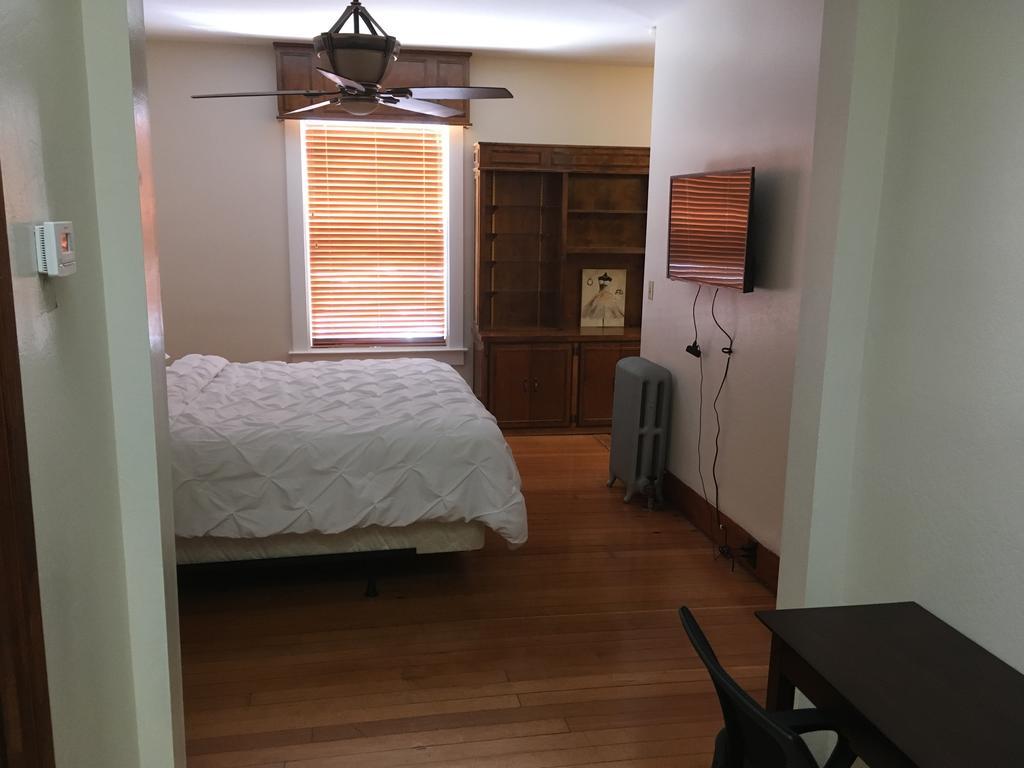 Hotel Burgess Reedley Екстер'єр фото