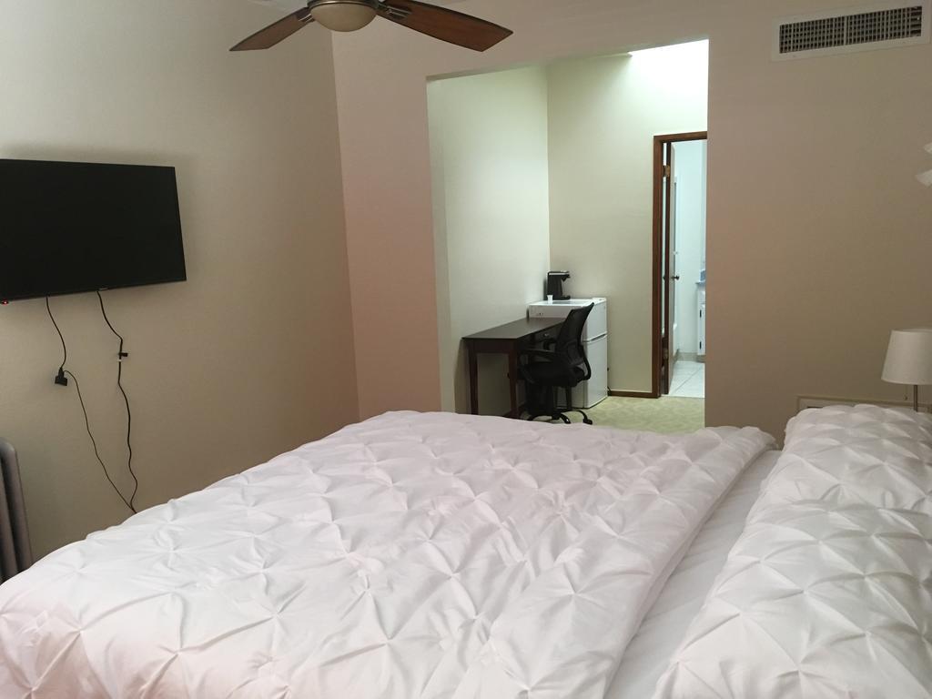 Hotel Burgess Reedley Екстер'єр фото
