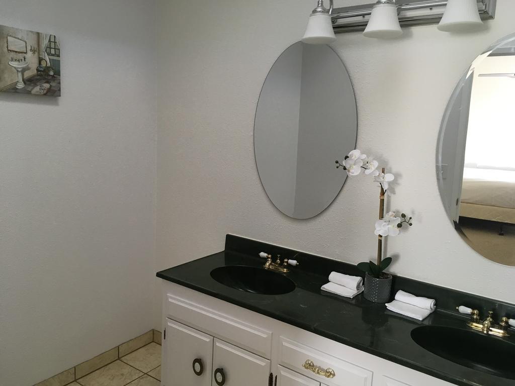 Hotel Burgess Reedley Екстер'єр фото