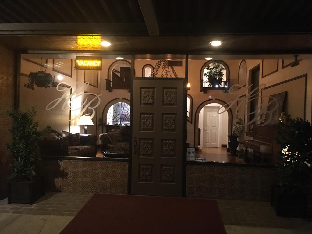 Hotel Burgess Reedley Екстер'єр фото